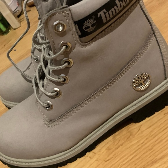Grey timberlands - Picture 3 of 5